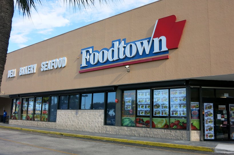 Food Town Delivery Your Grubs On Its Way, Right to Your Door. Food Town Delivery Your Grubs On Its Way, Right to Your Door.