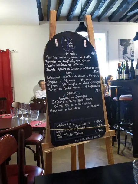 Affordable restaurants in Paris, le vin qui danse