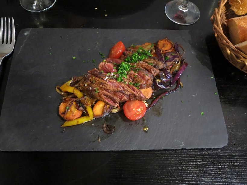 La vin qui danse, steak bavette affordable restaurants in Paris