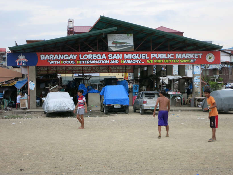 How to keep fit in the Philippines, join a playground