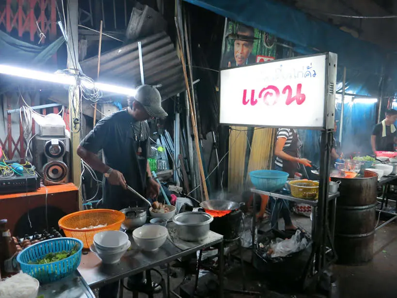 Ann fried noodles bangkok at night  Chinatown Bangkok Street Food by Authentic food quest