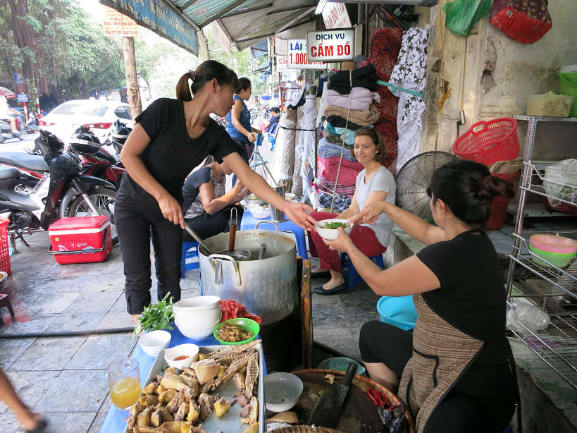 StreetStallPhoGaHanoi_PhoinVietnam_Authenticfoodquest