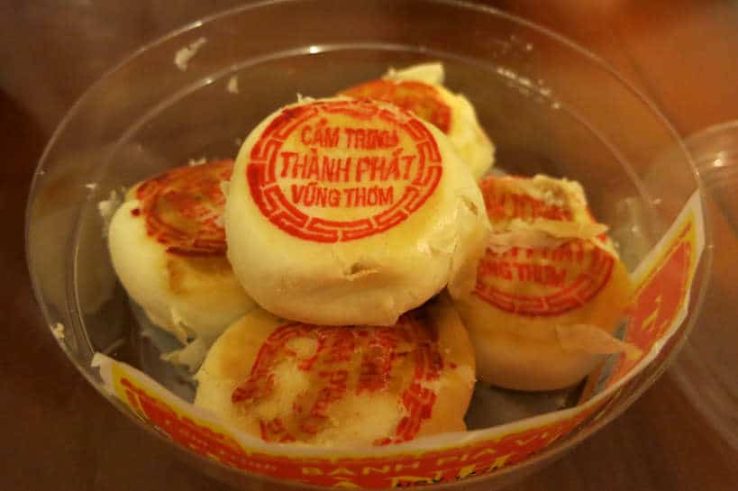 BanhPia_VietnameseDesserts_AuthenticFoodQuest