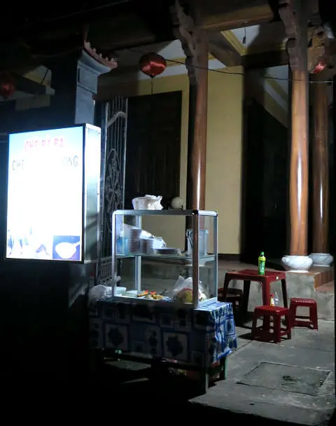 Che Ba ba Vendor in Hoi An Vietnamese by AuthenticFoodQuest