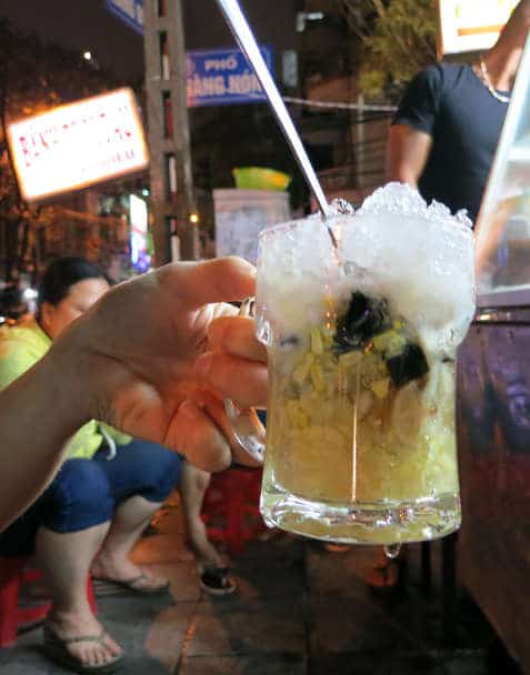 Che Vietnamese dessert in the street of Hanoi by Authentic Food Quest