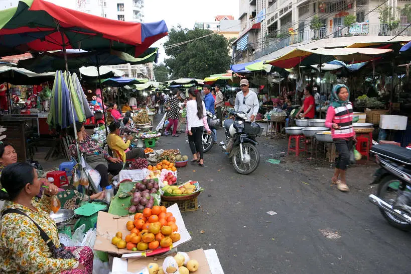 FoodMarketPhnomPenh_FoodinCambodia_AuthenticFoodQuest