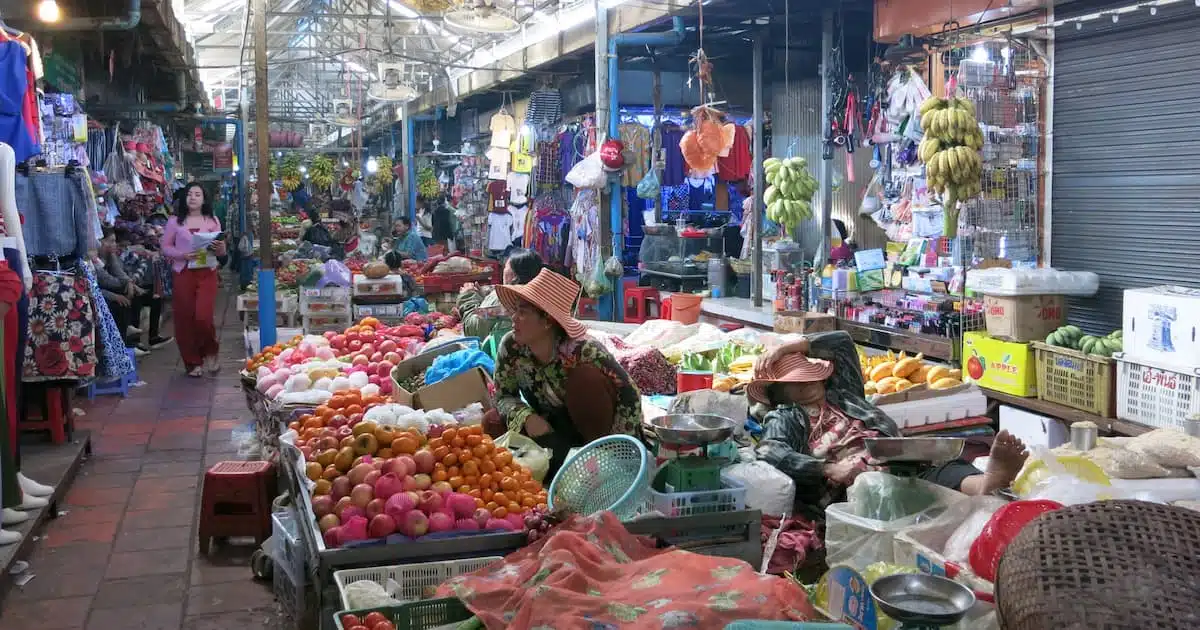7 Surprising Phnom Penh Markets That Will Shake Up Your Senses