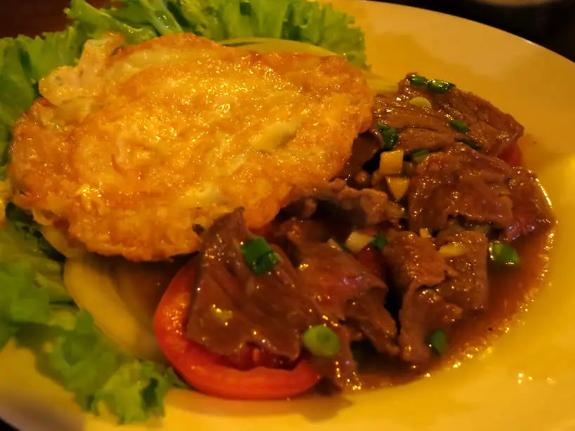 BeefLokLak_FoodinCambodia_AuthenticFoodQuest