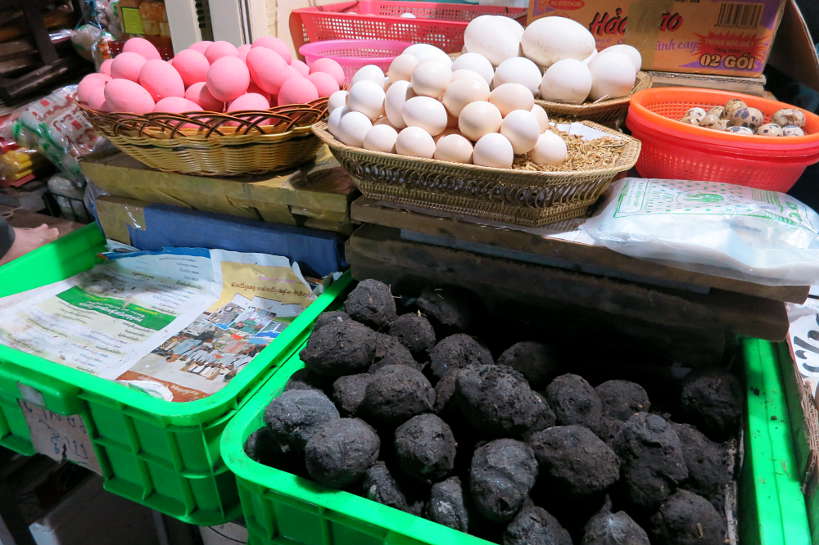 InsideRussianMarket_PhnomMarketPenh_AuthenticFoodQuest