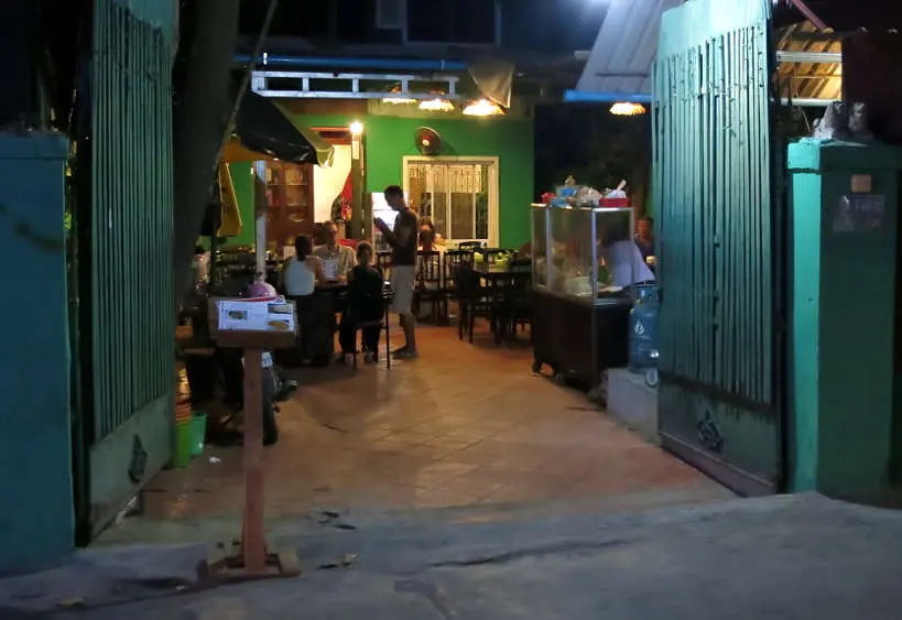 KhmerWomenRestaurant_AuthenticFoodQuest