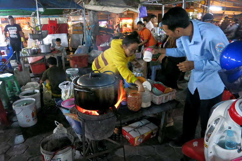 RussianMarket3_PhnomMarketPenh_AuthenticFoodQuest