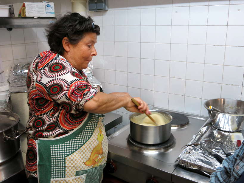 Cooking Creme Patissiere La Soupe Aux Cailloux Paris Baking Class Authentic Food Quest