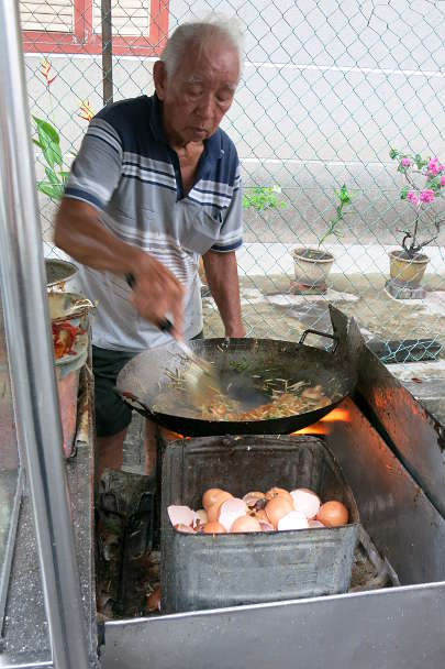 CharKoayTeowFoodVendor_BestPenangFood_AuthenticFoodQuest