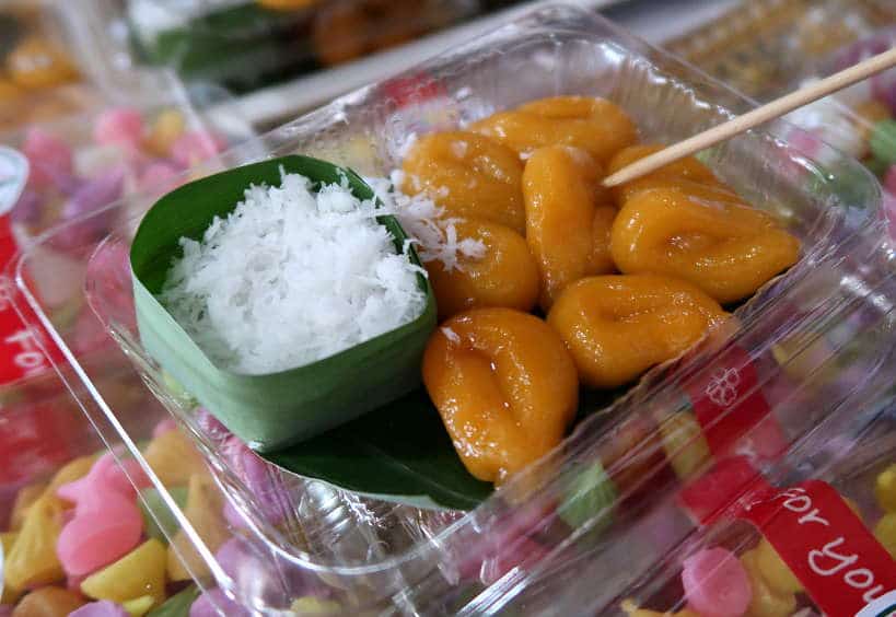 Thai Fish Egg” Dessert Kanom Khai Pla on Ayutthaya Day Tour by Authentic Food Quest