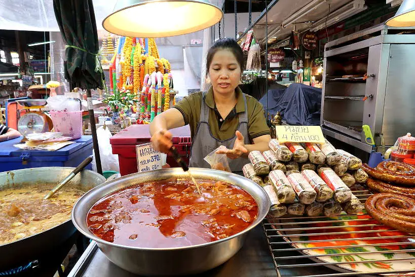 Gaeng Hang Lay Vendor at Ton Payom market for Chiang Mai Food by Authentic Food Quest