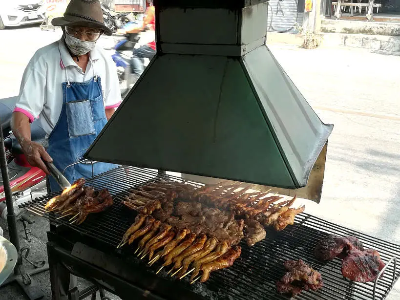 GrillingatToyRoszab_BestRestaurantinChiangMai_AuthenticFoodQuest