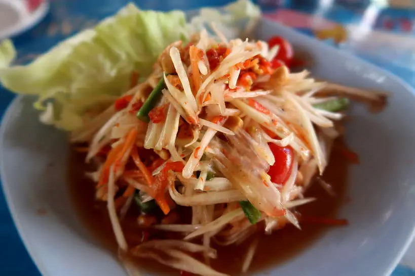 SpicyGreenPapayaSalad_NorthernThaiFood_AuthenticFoodQuest