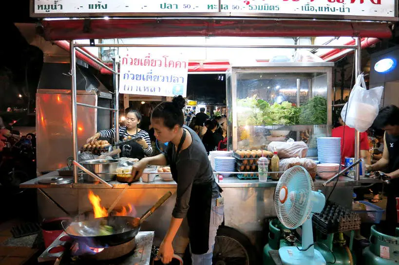 SukiVendoratChuangPhueakMarket_ChiangMaiStreetFood_AuthenticFoodQuest