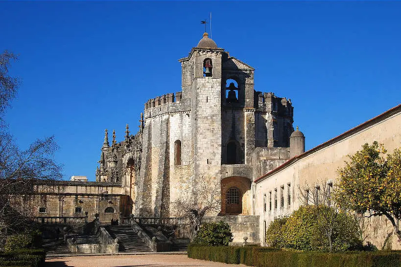 Convento_Cristo_Tomar_PhotoByAlvesgaspar_Wikimedia
