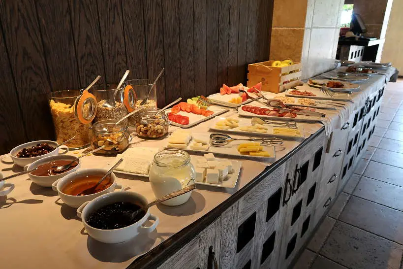 BreakfastBuffet_ZortnizaHotelMelnikBulgaria_AuthenticFoodQuest