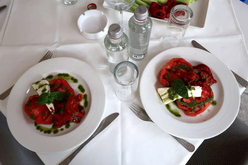 BulgarianSalad_GrebecaRestaurantPlovdivBulgaria_AuthenticFoodQuest