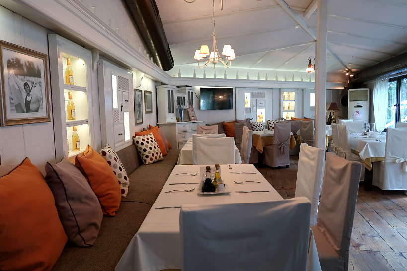 GrebecaRestaurantInside_PlovdivBulgaria_AuthenticFoodQuest