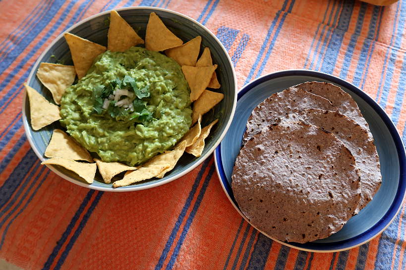 The Best Authentic Mexican Guacamole Recipe (Easy and Creamy) 2