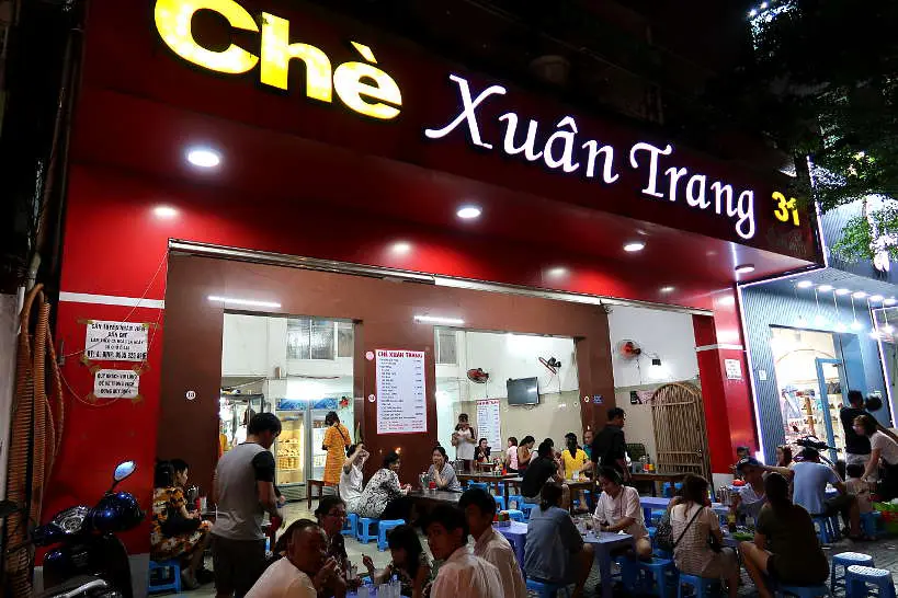 CheXuanTrang vietnamese desserts store in Da Nang Vietnam by AuthenticFoodQuest