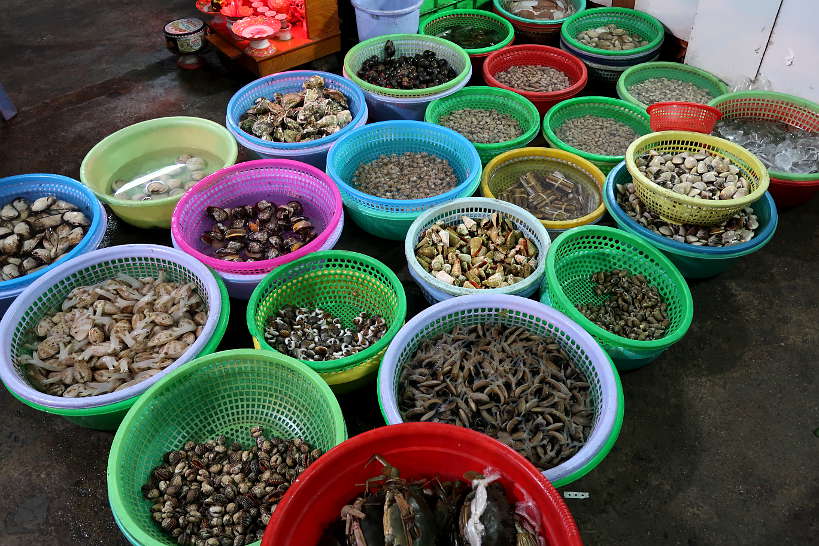 sea snails at danang seafood restaurant by Authentic Food Quest