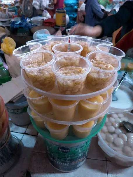 Che Hat Sen Hue Food Vietnamese Lotus Sweet Soup by Authentic Food Quest