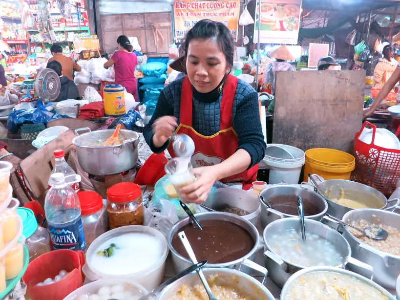 Lady selling Che at Hue Ben Ngu Market by Authentic Food Quest