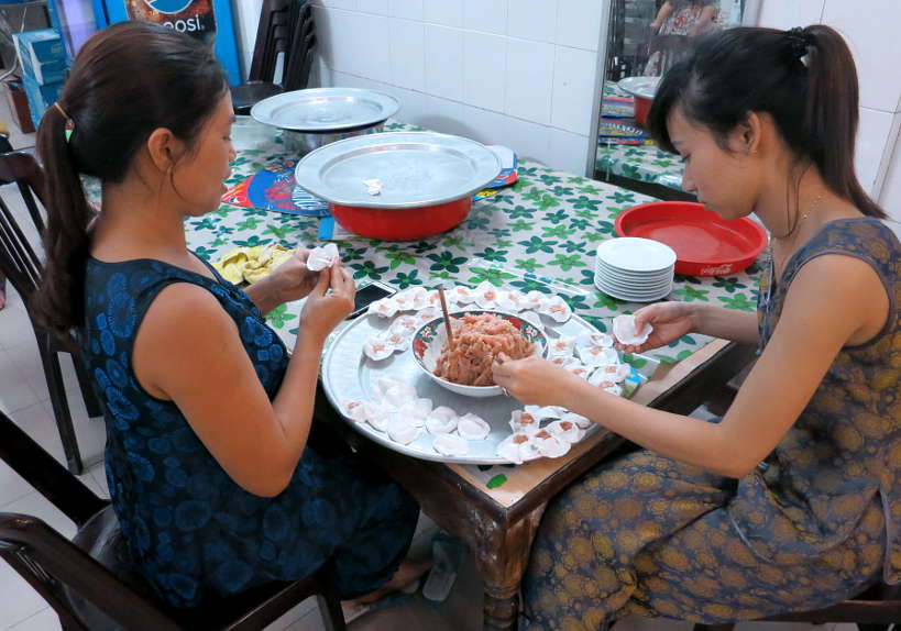 Making white rose at White Rose Restaurant by Authentic Food Quest
