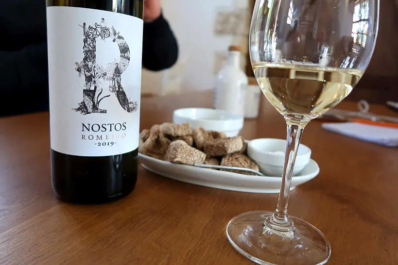 Romeiko white wine from Manousakis Winery Crete by Authentic Food Quest