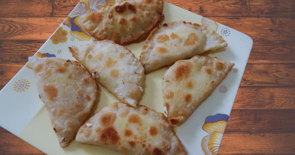 Kalitsounia Recipe: How To Make Simple Cretan Cheese Pies