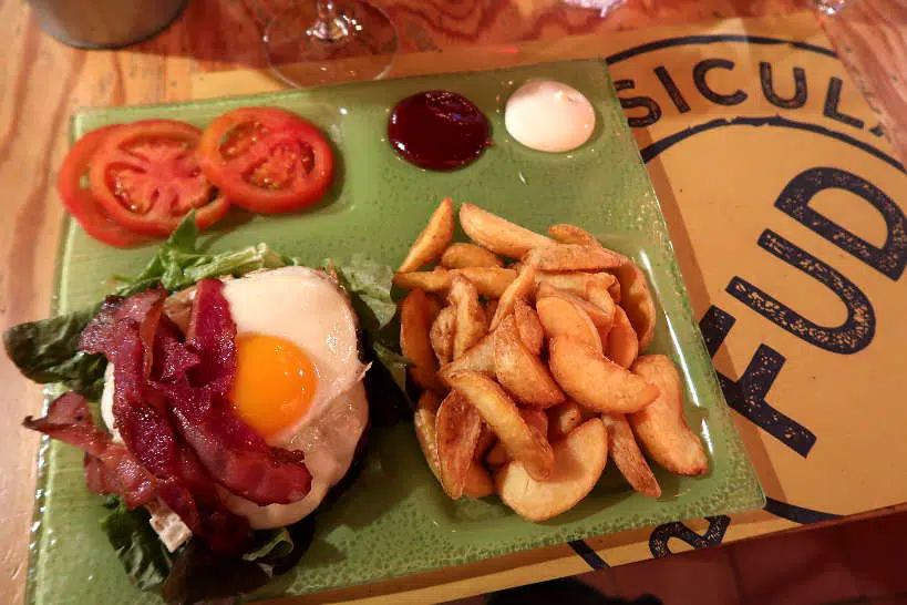 Deconstructed Burger at FUD Catania by Authentic Food Quest