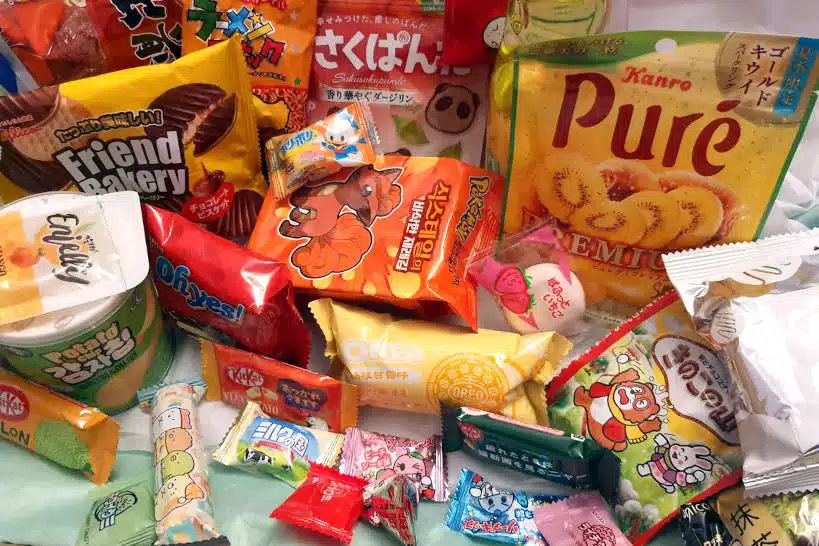 Japanese Asian Snack Box, Candy rice crackers chocolate Seller's Pick of 50  Pieces; Mystery Box 