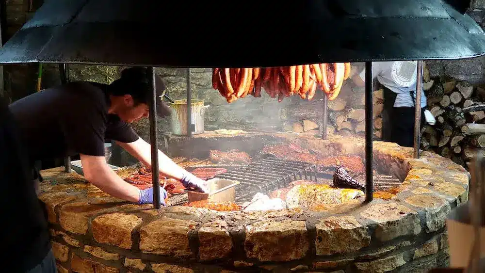 12+ Best BBQ In Austin Texas To Taste The Smoky Goodness (For 2023)