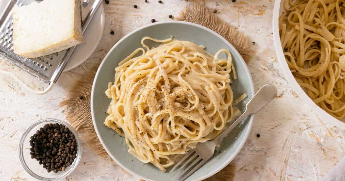 Authentic Cacio E Pepe Recipe (3 Ingredient, Foolproof)
